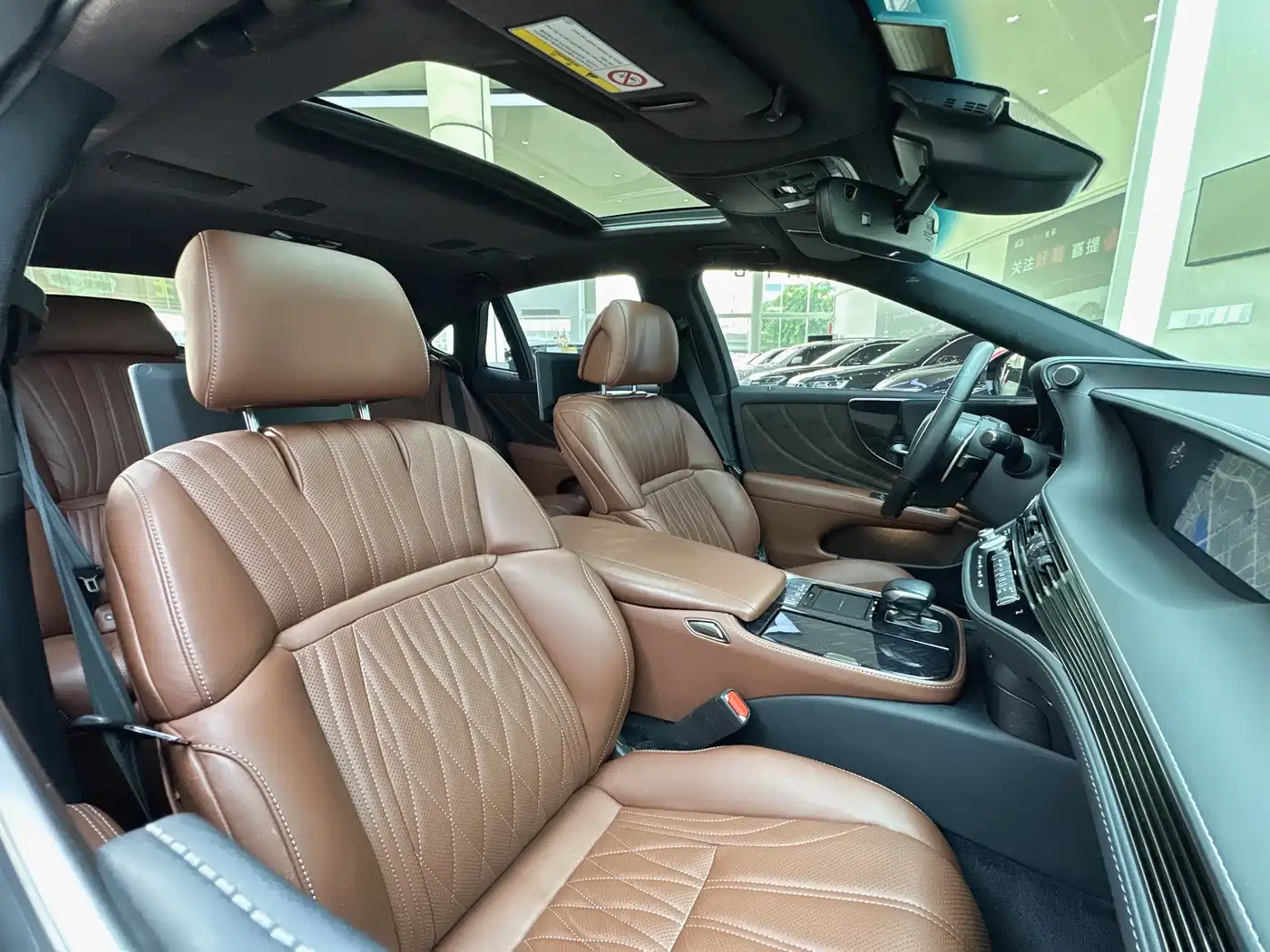 Lexus LS 2018 500h Executive Edition China V фото 11