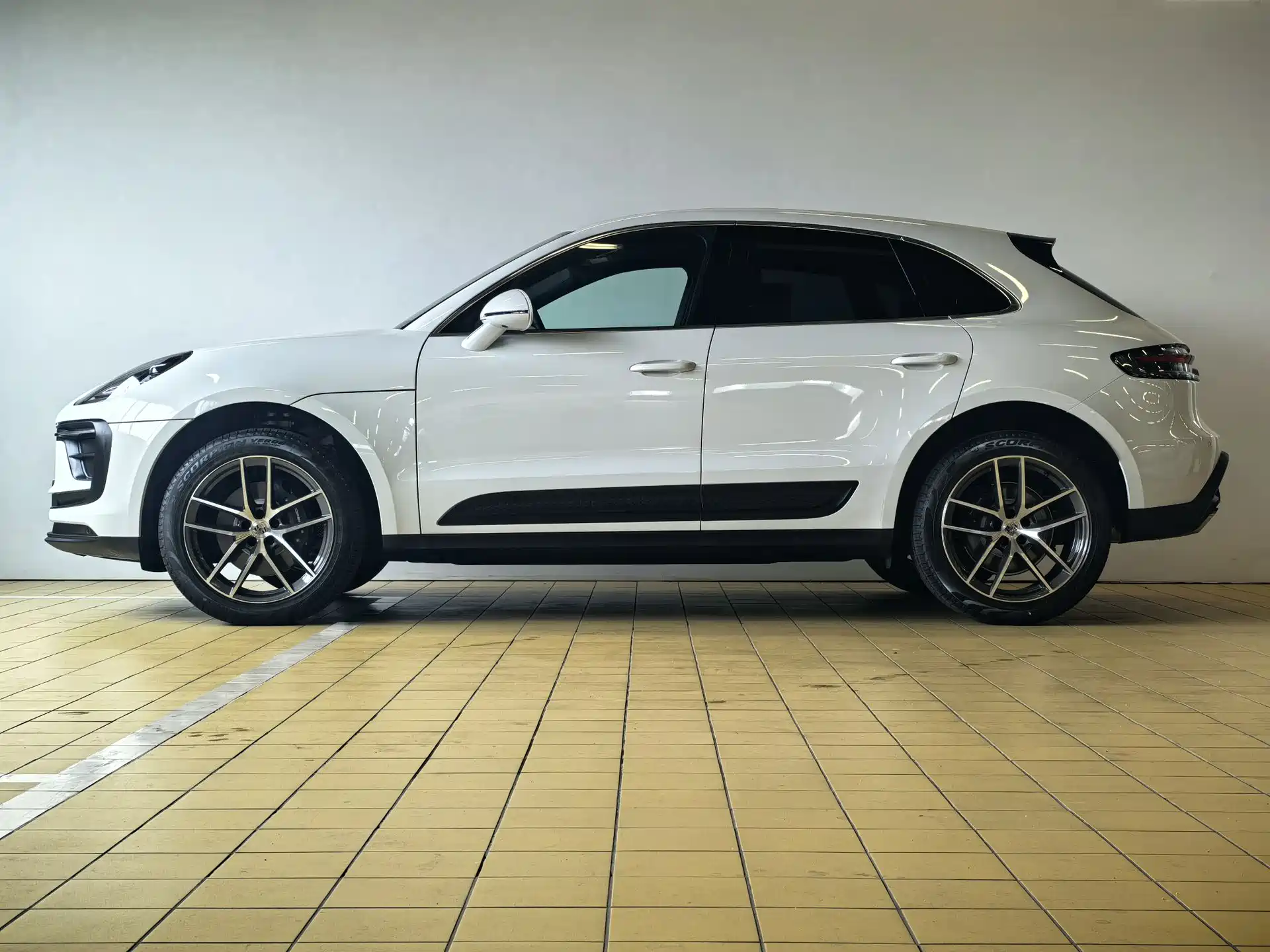 Photo 4 - Porsche Macan