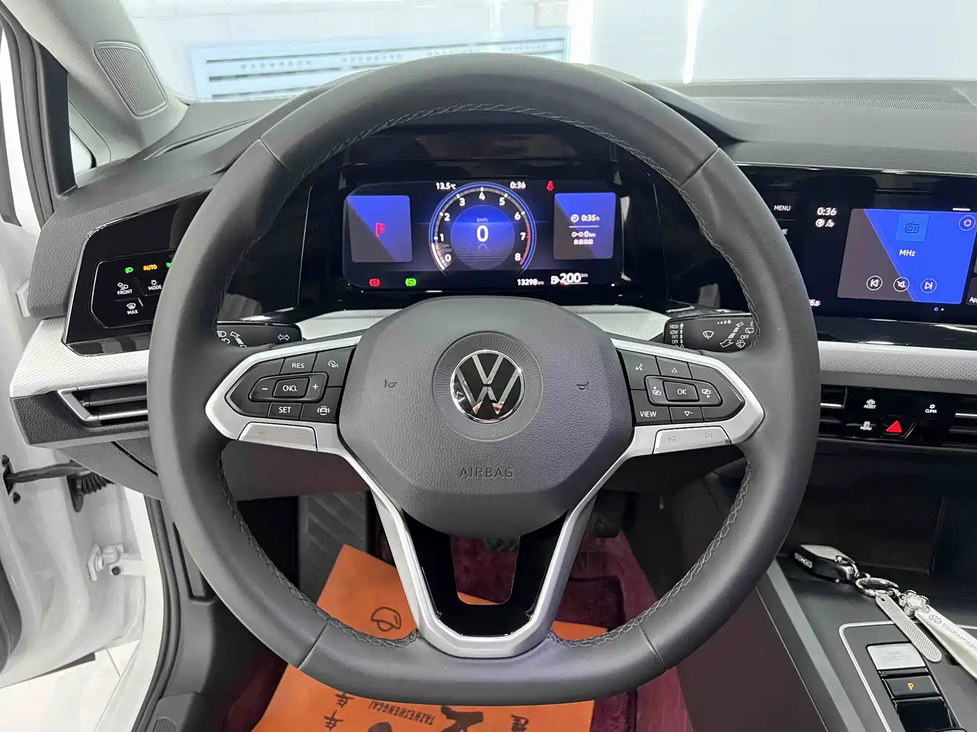 Volkswagen Golf 2023 280TSI DSG Pro 20th Anniversary Edition фото 10