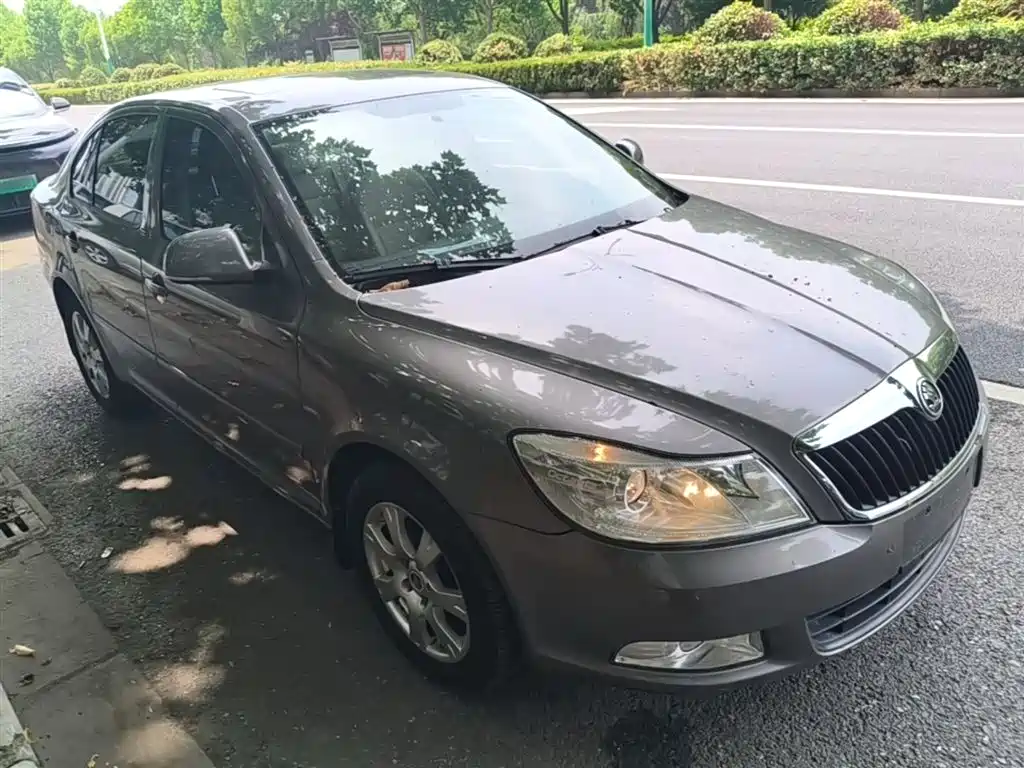 Škoda Octavia 2015 Classic 1.6L Automatic Elite Edition фото 4