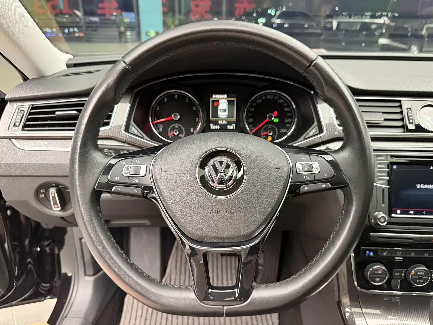 Volkswagen Passat 2017 330TSI DSG Luxury фото 7