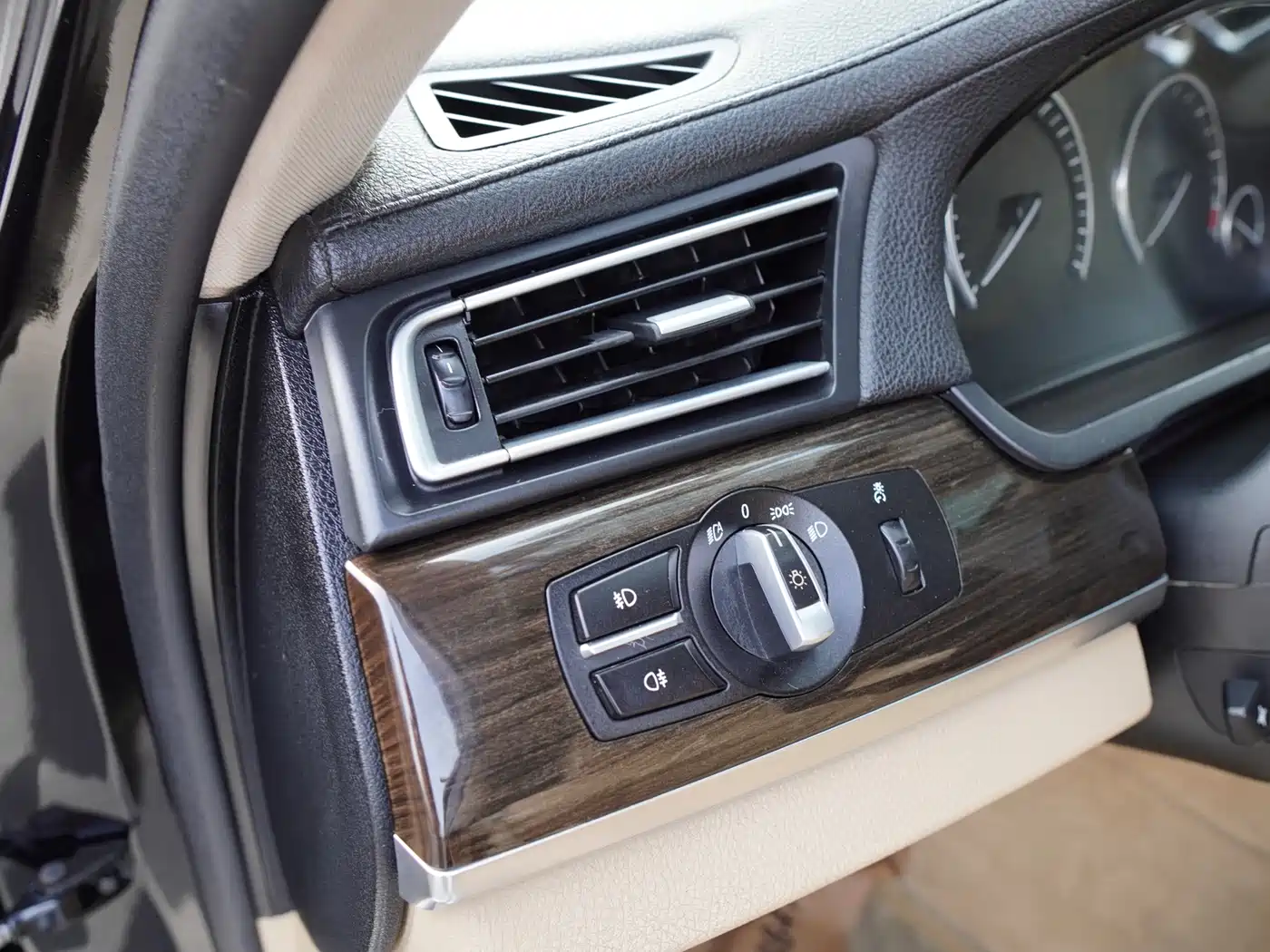 BMW 7 Series 2009 730Li Luxury фото 19