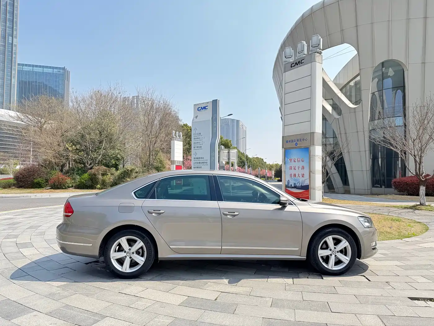 Volkswagen Passat 2014 1.8TSI DSG Executive Edition фото 4