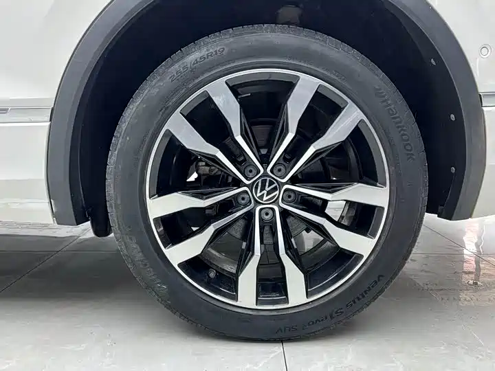 Volkswagen Tiguan L 2021 330TSI Automatic 2WD R-Line Premium фото 6