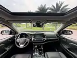 Photo 14 - Toyota Highlander