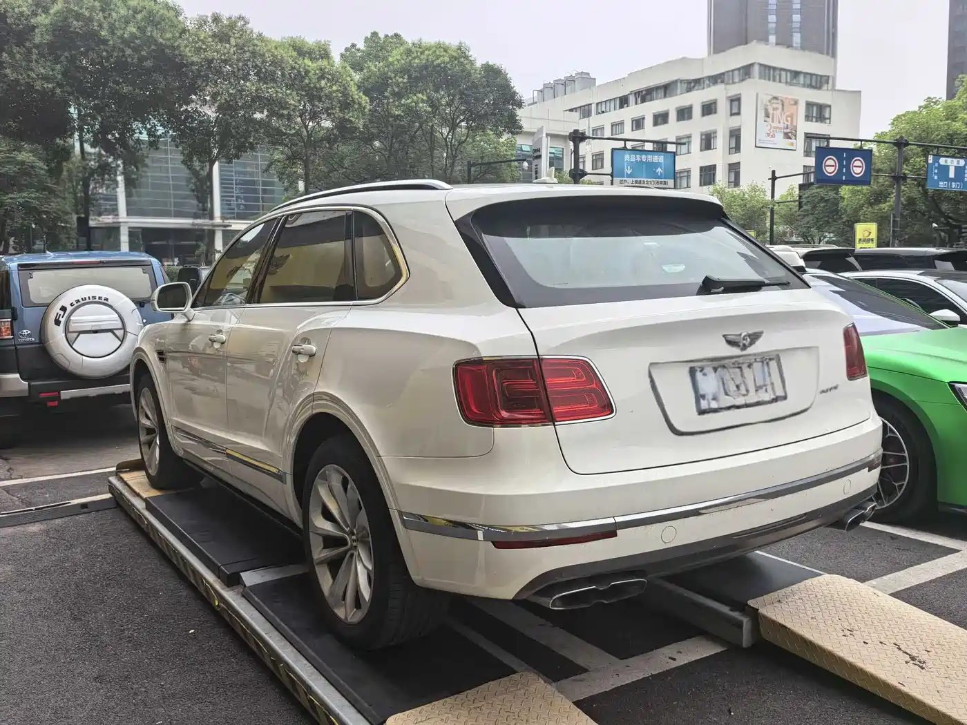 Bentley Bentayga 2018 4.0T V8 фото 4