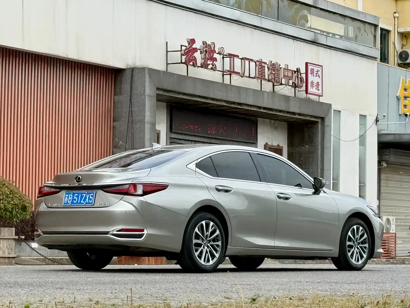 Lexus ES 2022 200 Excellence Edition фото 6