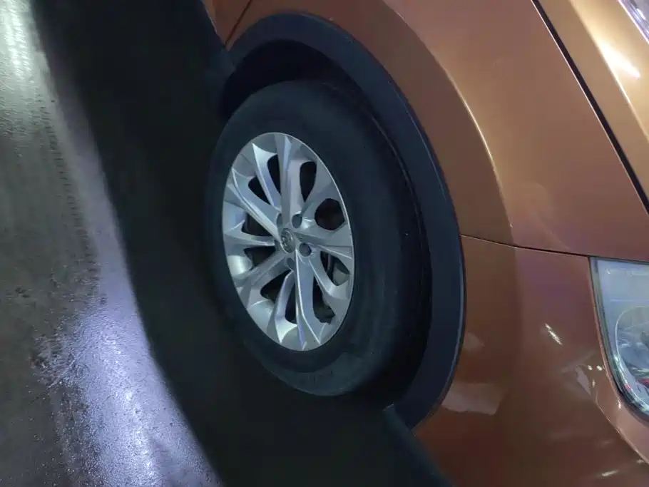 Zhonghua V3 2015 2015 1.5L Automatic Elite Model