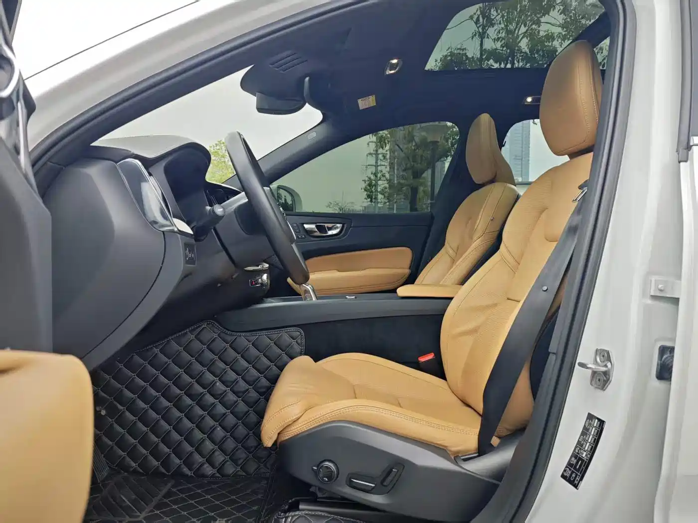 VOLVO XC60 PLUG IN HYBRID