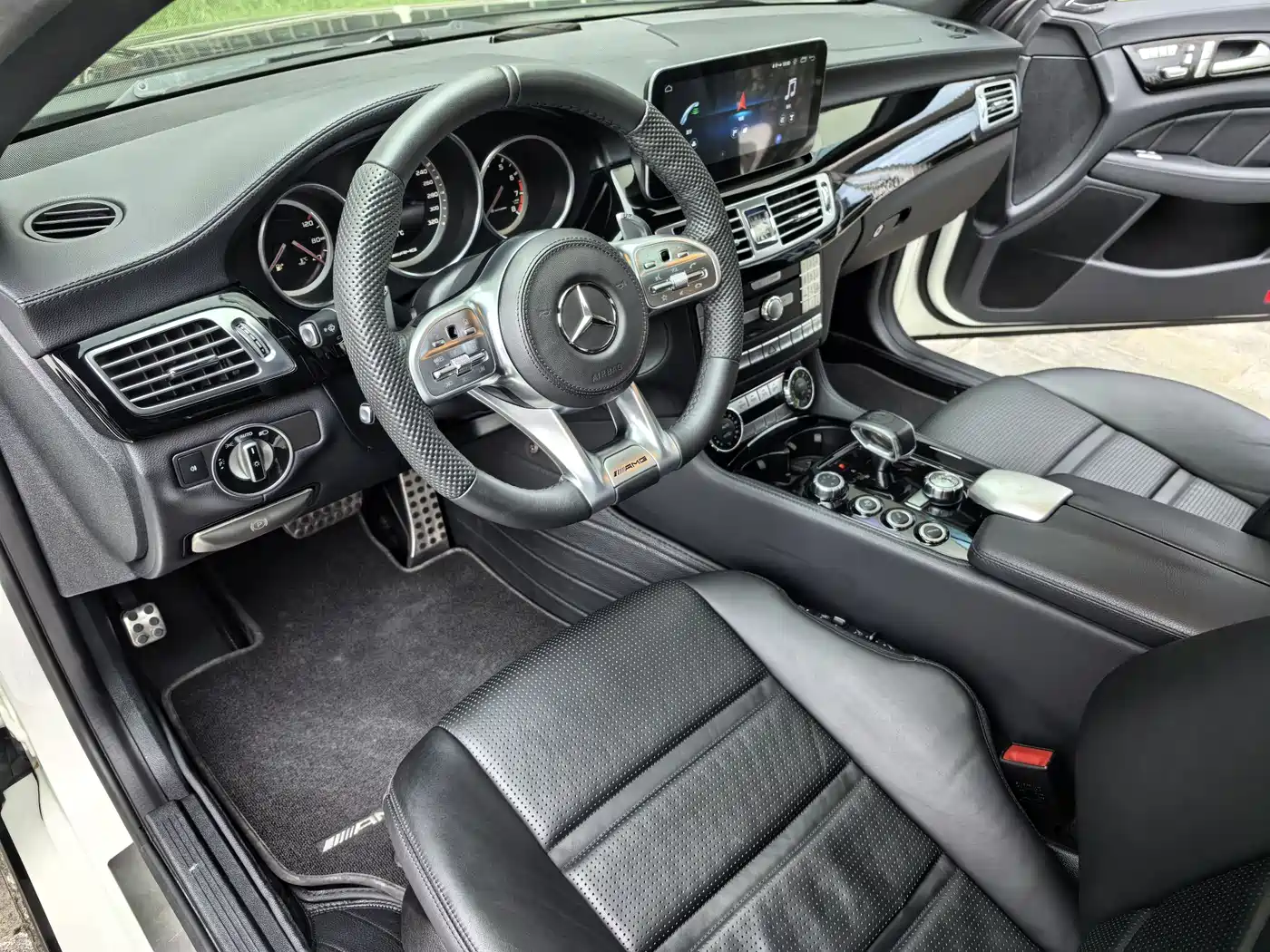 Mercedes-Benz CLS AMG 2015 AMG CLS 63 4MATIC фото 9