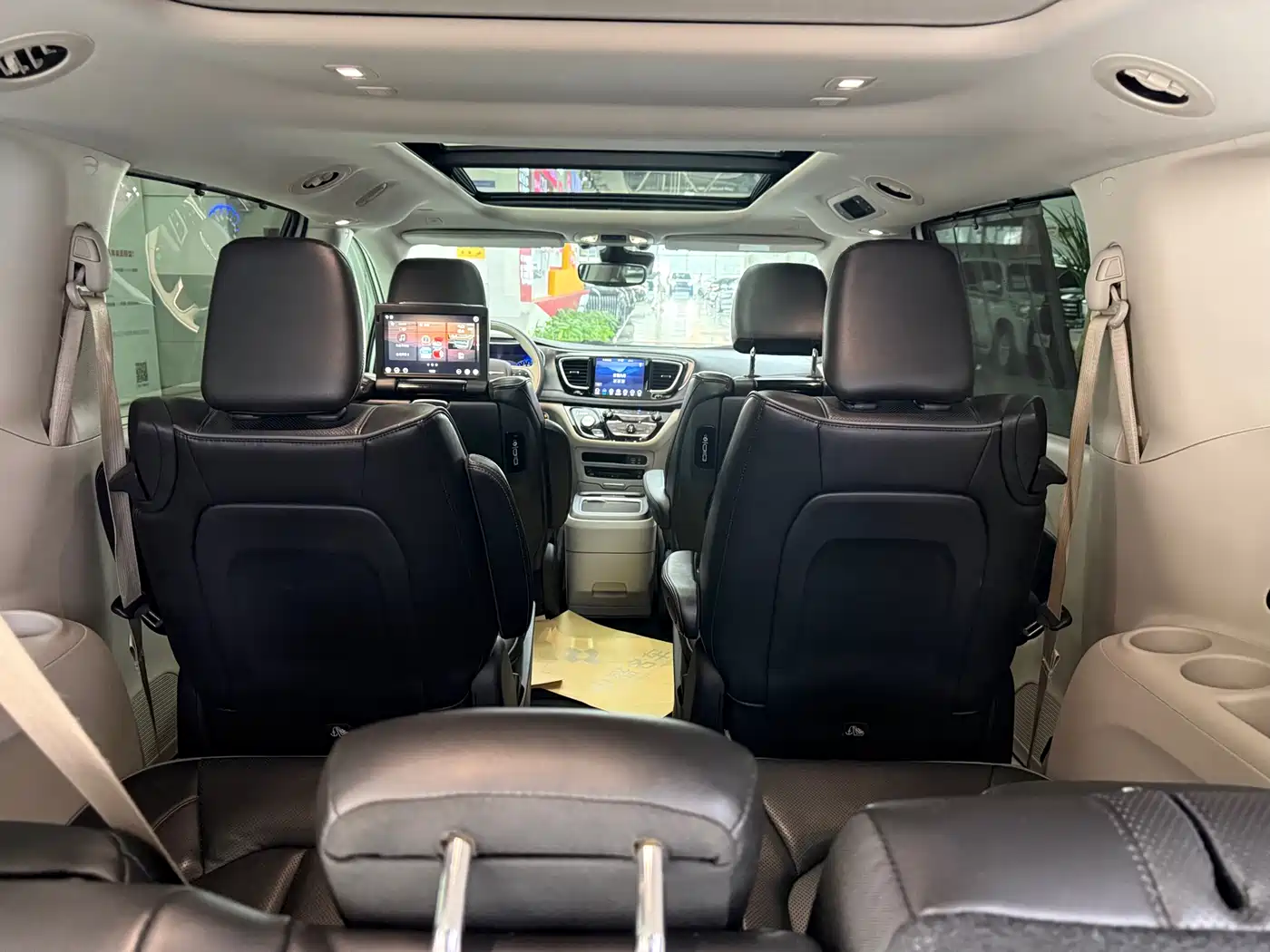 Chrysler Grand Voyager (Import) 2017 3.6L Premium Edition фото 11