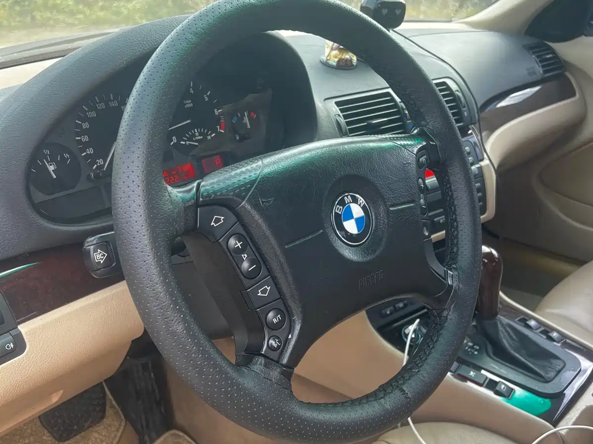 BMW 3 Series 2005 320i Leading фото 8