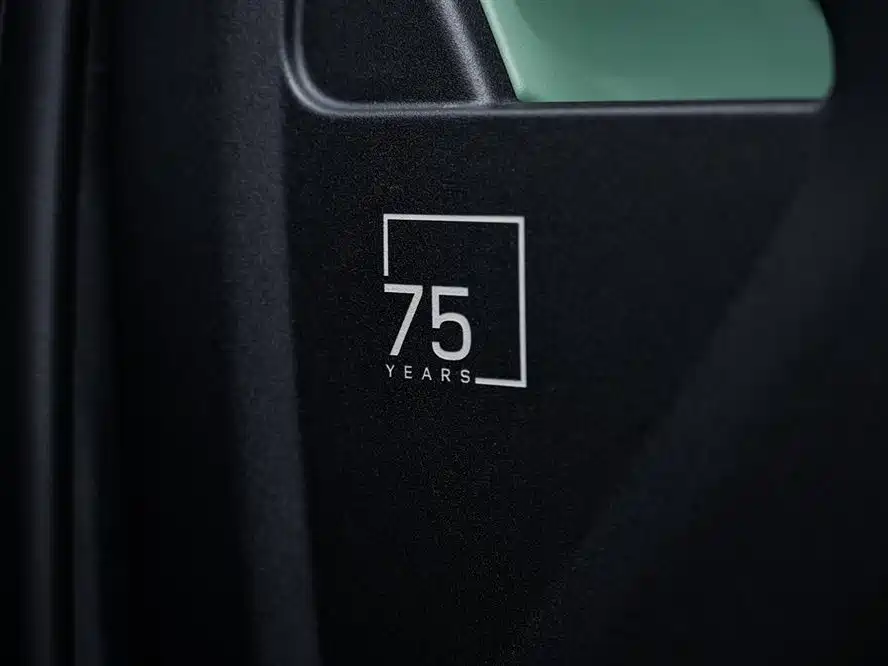 Land Rover Defender 2023 110 3.0T P400 75th Anniversary Legend Edition фото 26