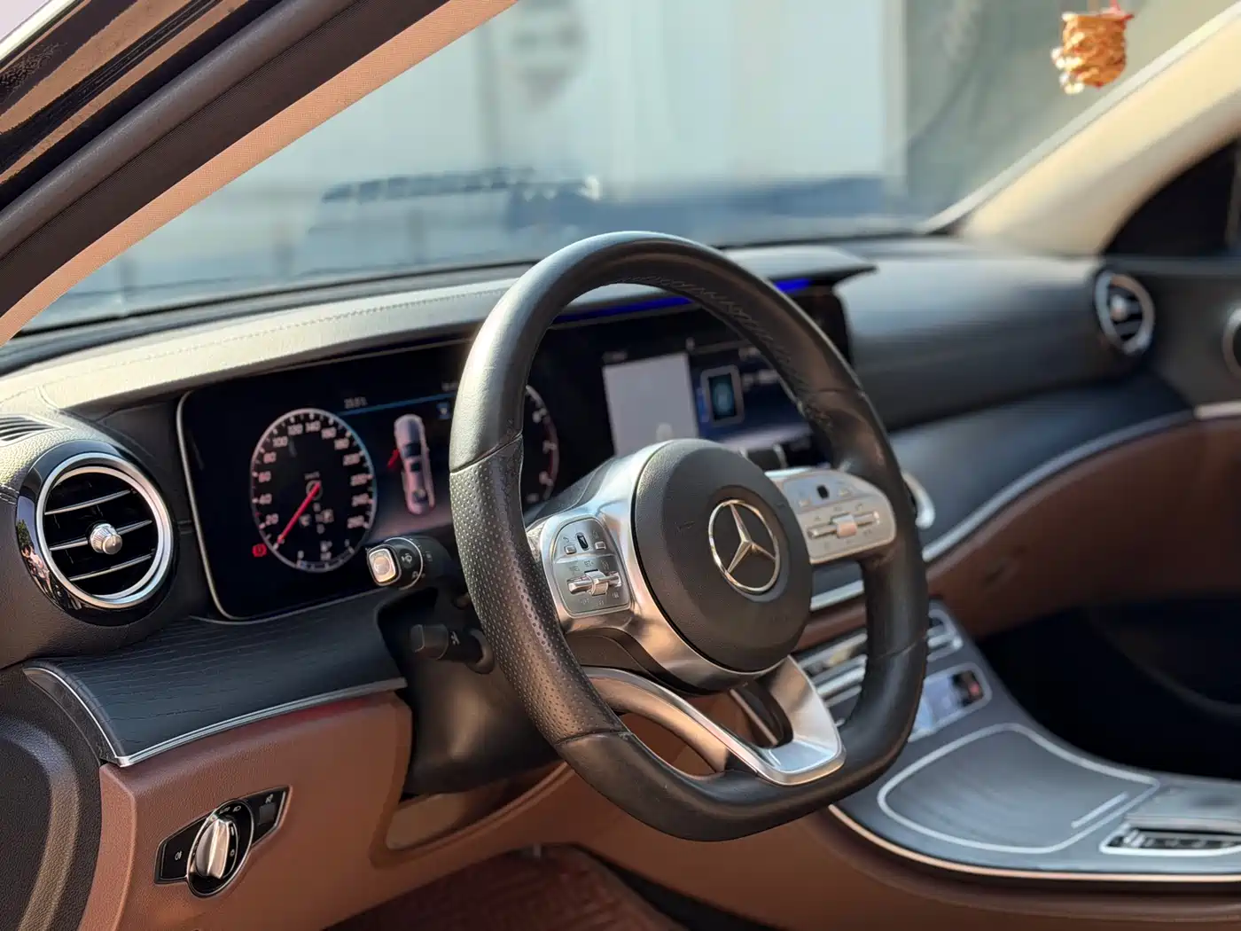 Mercedes-Benz E-Class 2020 E 300 L Sport Fashion Model фото 5