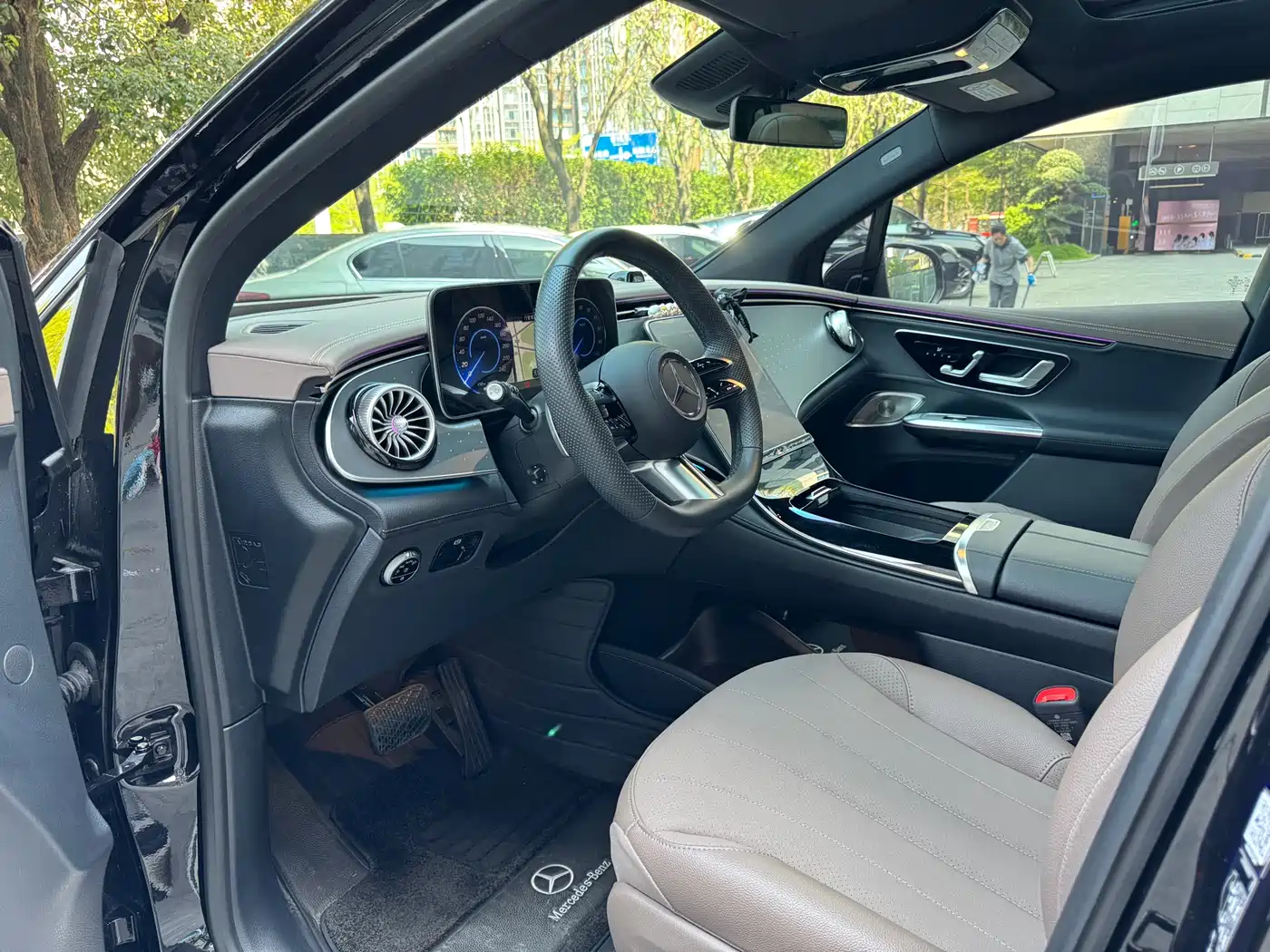 MERCEDES-BENZ EQE SUV