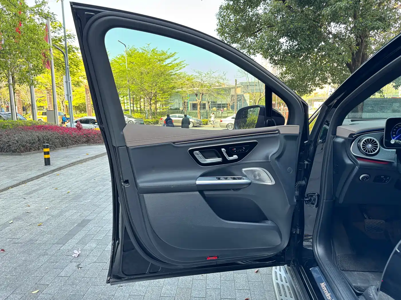 MERCEDES-BENZ EQE SUV