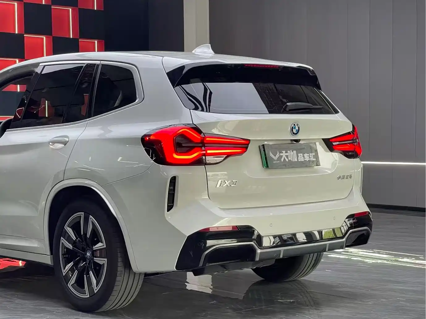 BMW iX3 2024 Leading Edition фото 6