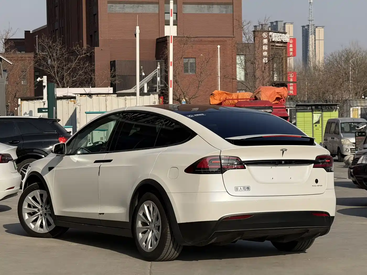 TESLA MODEL X
