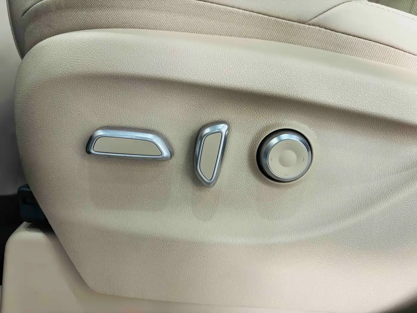 Buick GL8 New Energy 2025 2025 Land Honor Premium Edition 7-Seater