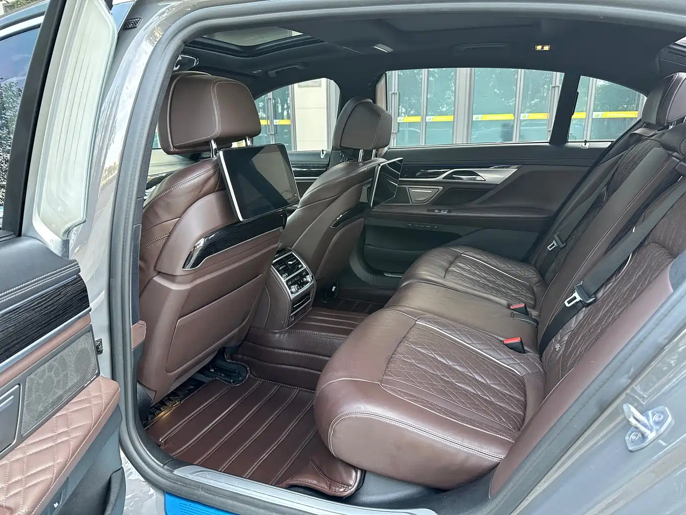 BMW 7 Series 2019 740Li Exclusive M Sport Package фото 11