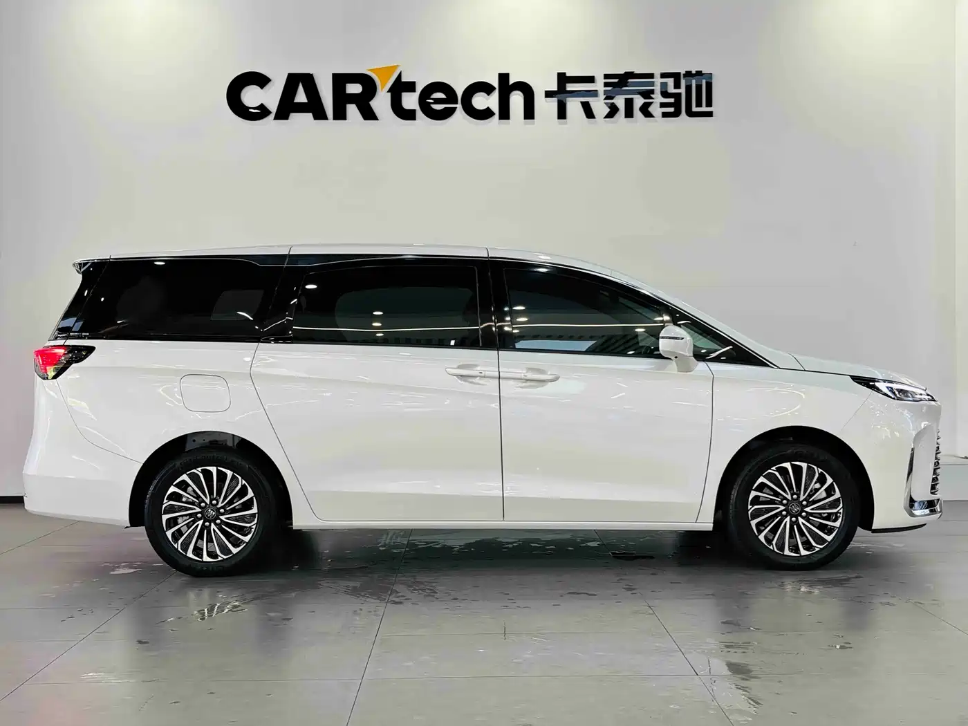 Buick GL8 New Energy 2025 2025 Land Honor Premium Edition 7-Seater