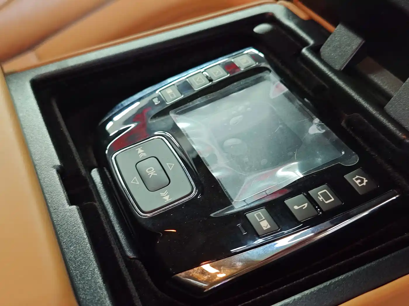 Jaguar XJ 2010 Model XJL 5.0 Panoramic Luxury Edition фото 14