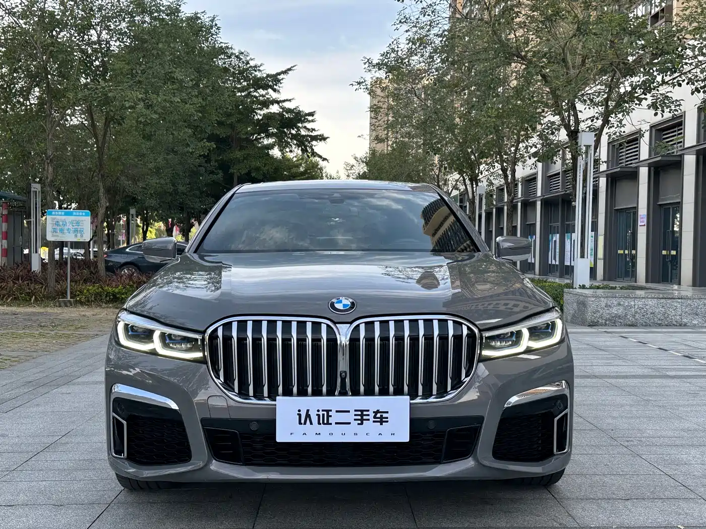 BMW 7 Series 2019 740Li Exclusive M Sport Package фото 2