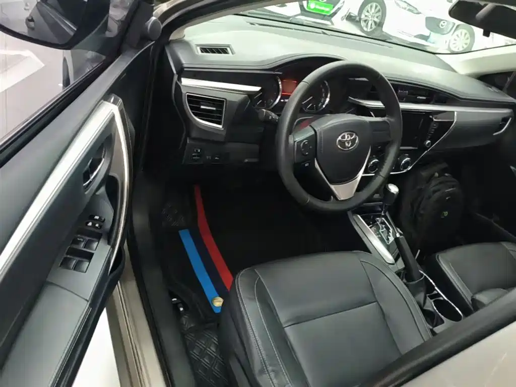 Toyota Corolla 2014 1.6L CVT GL-i Leather Edition фото 16