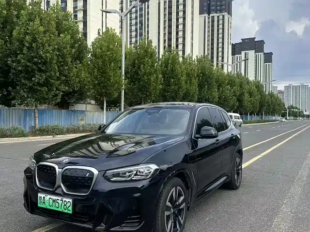 BMW iX3 Лидер