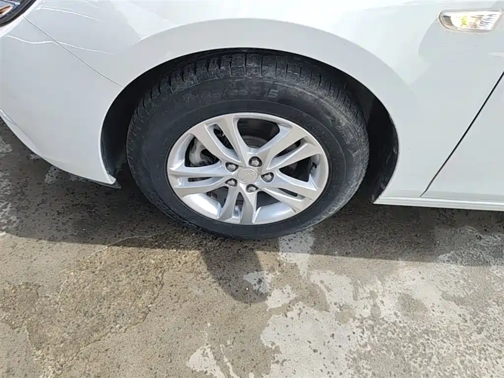 Chevrolet Cavalier 2016 1.5L Manual Enjoyment Edition фото 23
