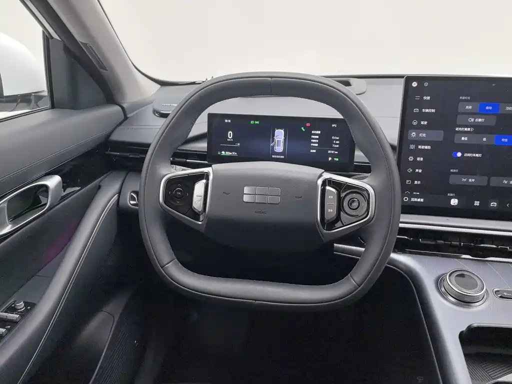Photo 11 - Geely Galaxy Galaxy E5