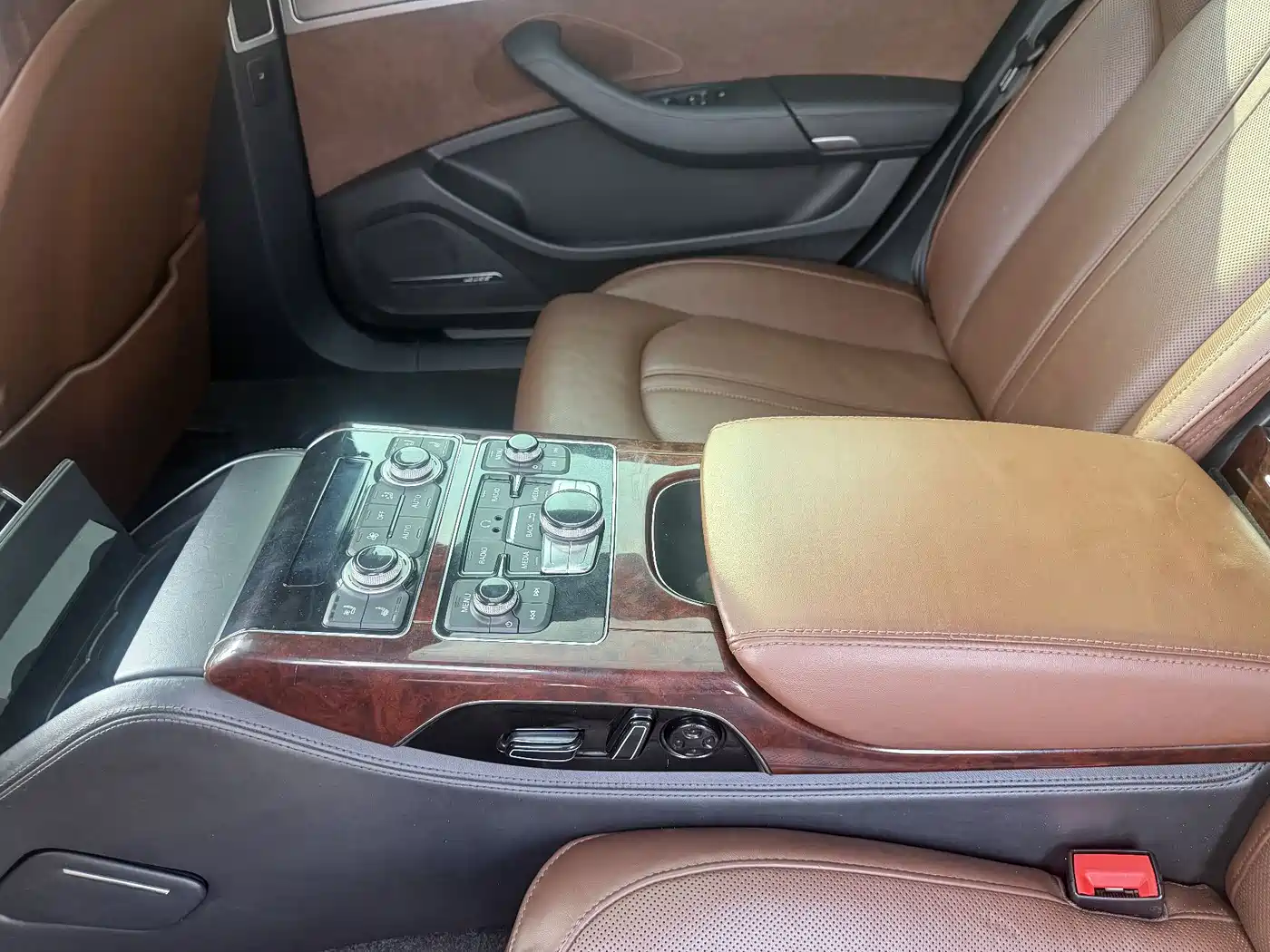 Фото 5 - Audi A8