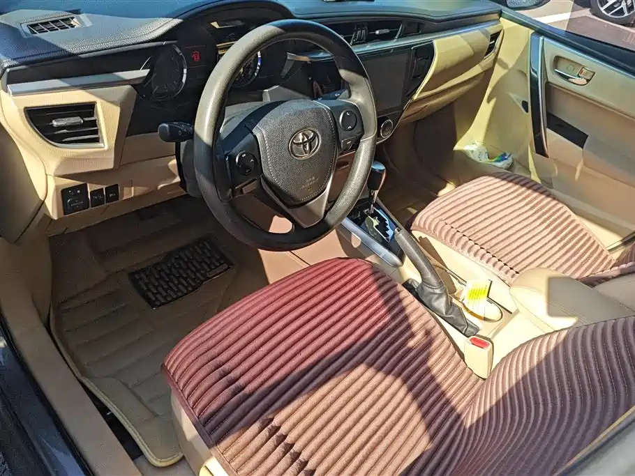 Toyota Corolla 2014 1.6L CVT GL-i фото 12