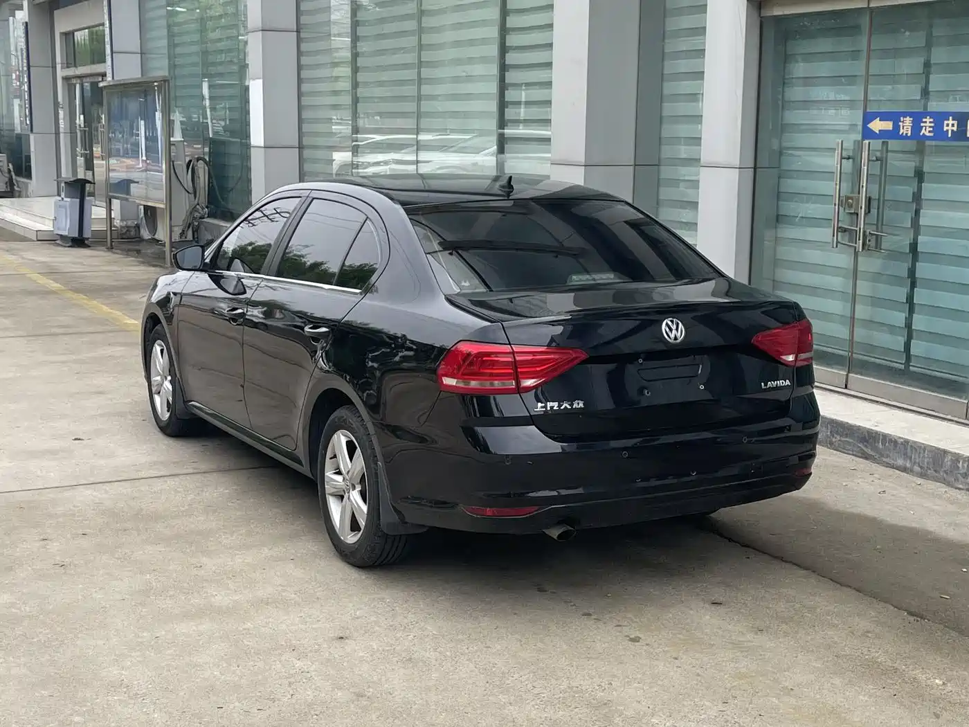 Volkswagen Lavida 2017 1.6L Manual Trend Edition фото 4