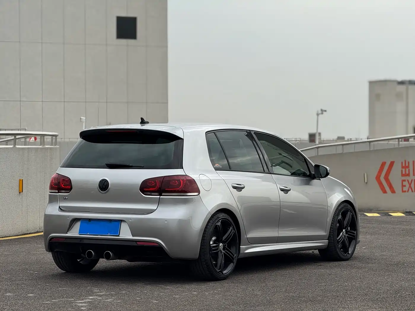 Volkswagen Golf (Import) 2011 2.0TSI R фото 5