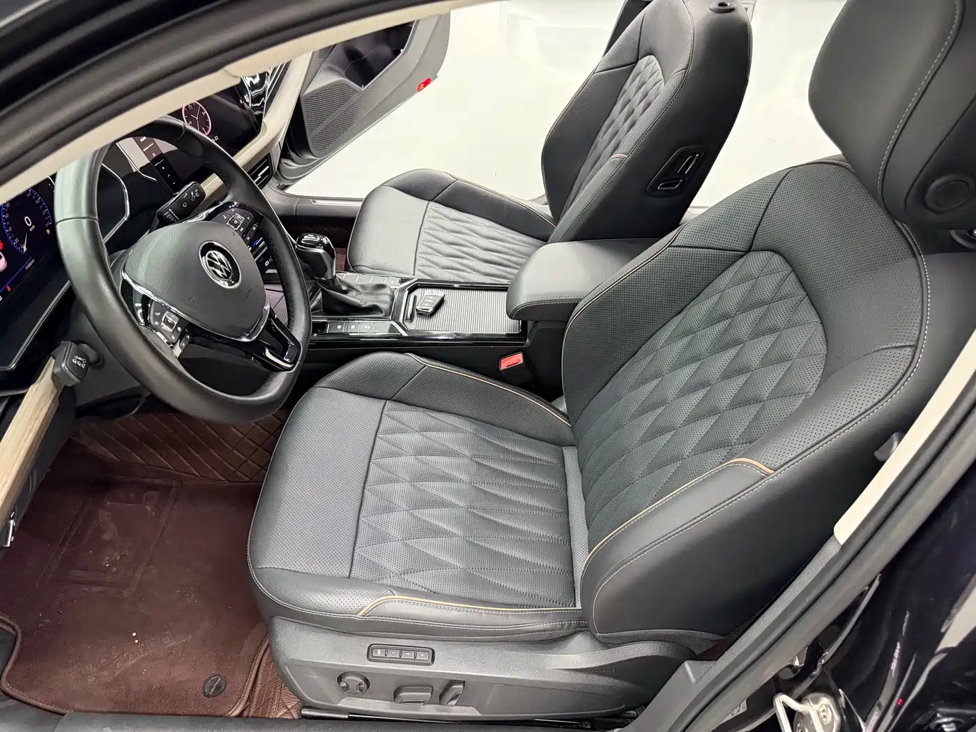Volkswagen Passat 2020 Facelift 380TSI Luxury China VI фото 12