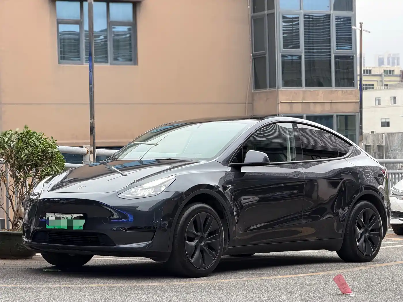 TESLA MODEL Y
