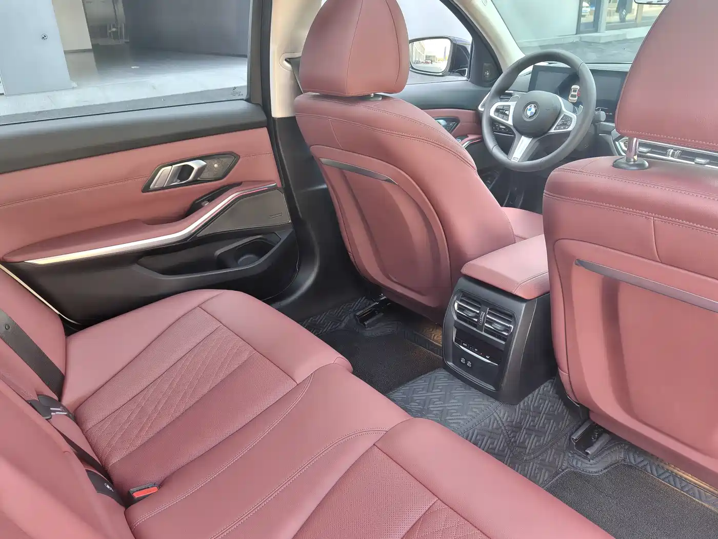 BMW 3 Series 2023 320Li M Sport Package фото 10