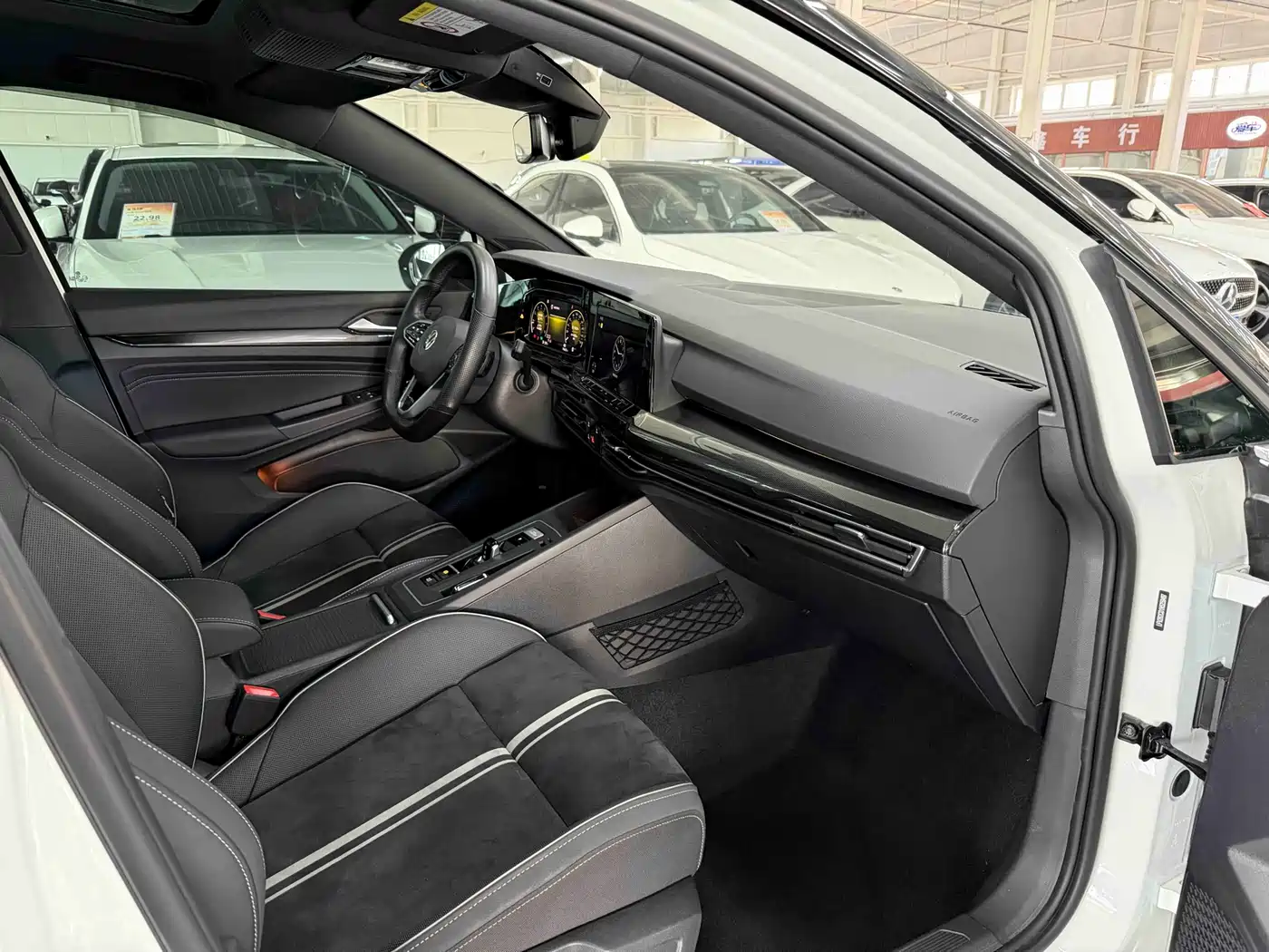 Volkswagen Golf 2021 280TSI DSG R-Line фото 17