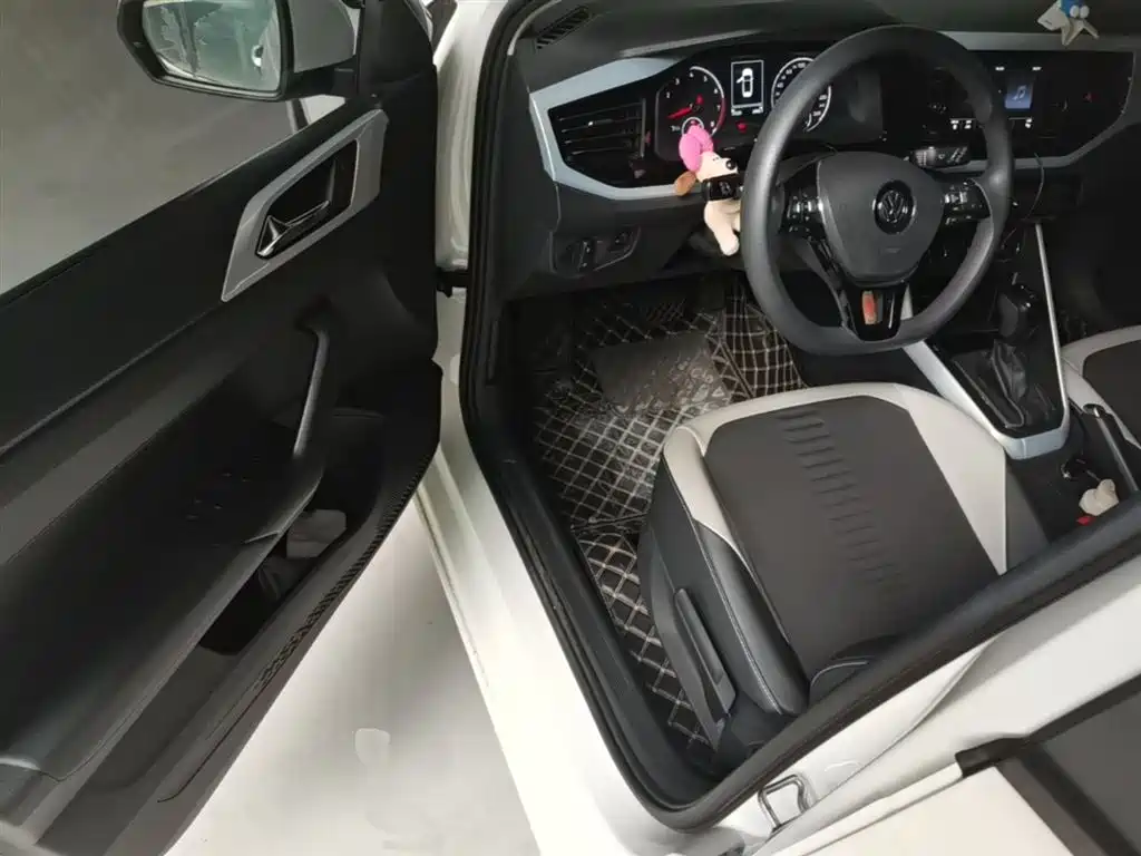Volkswagen Polo 2019 Plus 1.5L Automatic Colorful Tech Edition фото 16