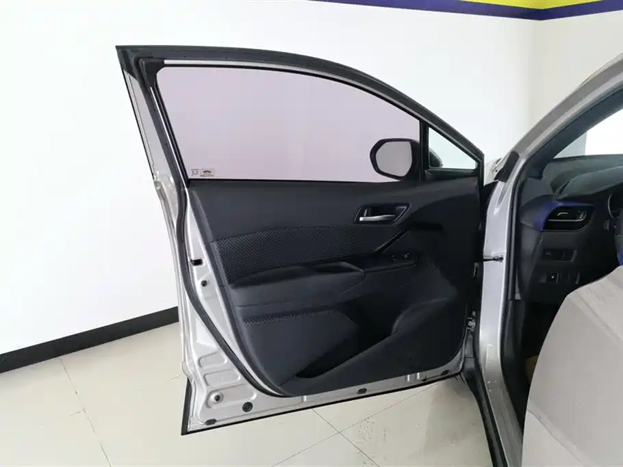 Toyota C-HR 2020 Model 2.0L Elite фото 7