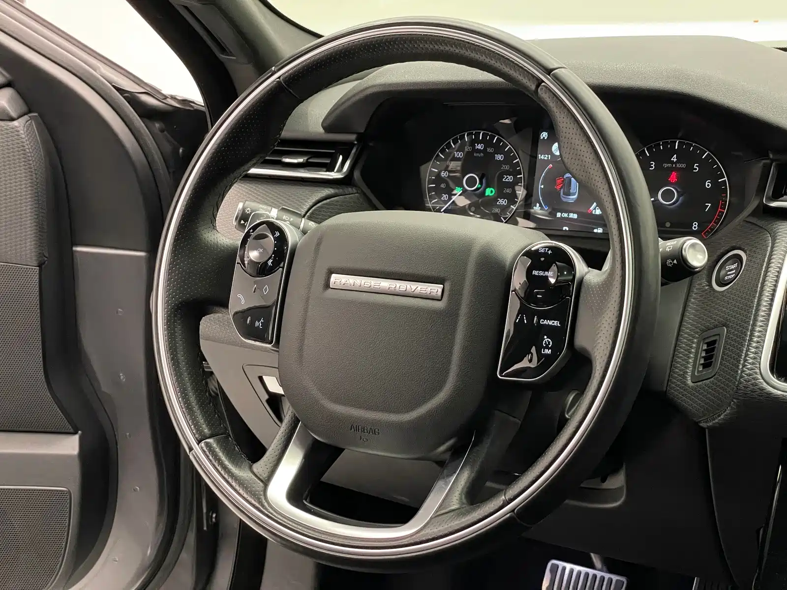 Фото 18 - Land Rover Range Rover Velar