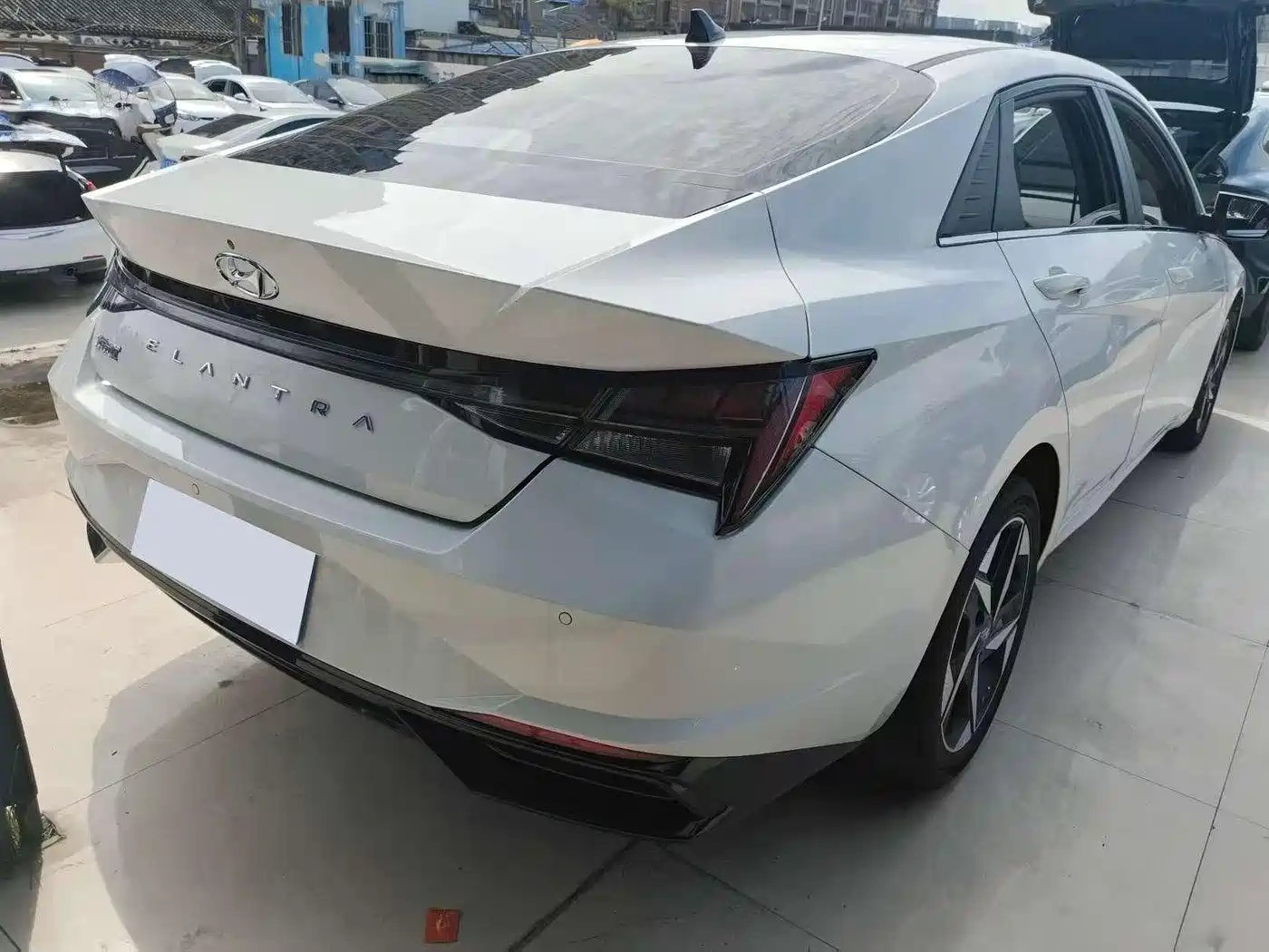 Hyundai Elantra 2022 1.5L CVT GLX Elite Edition фото 12