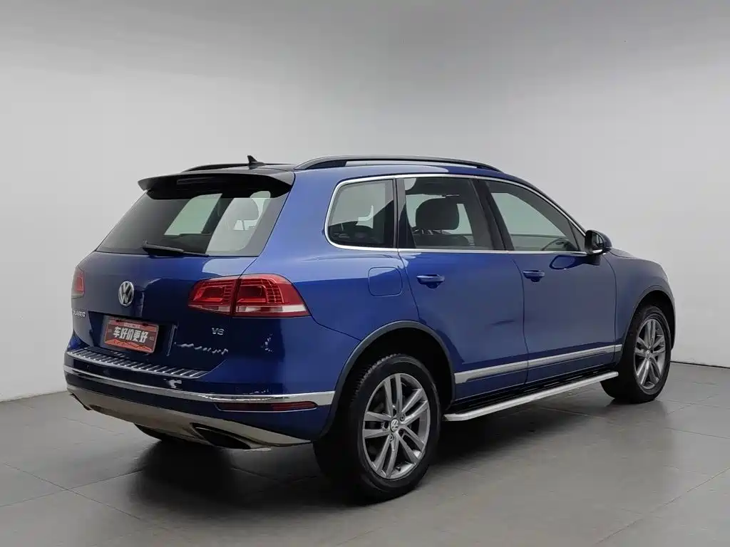 Photo 2 - Volkswagen Touareg