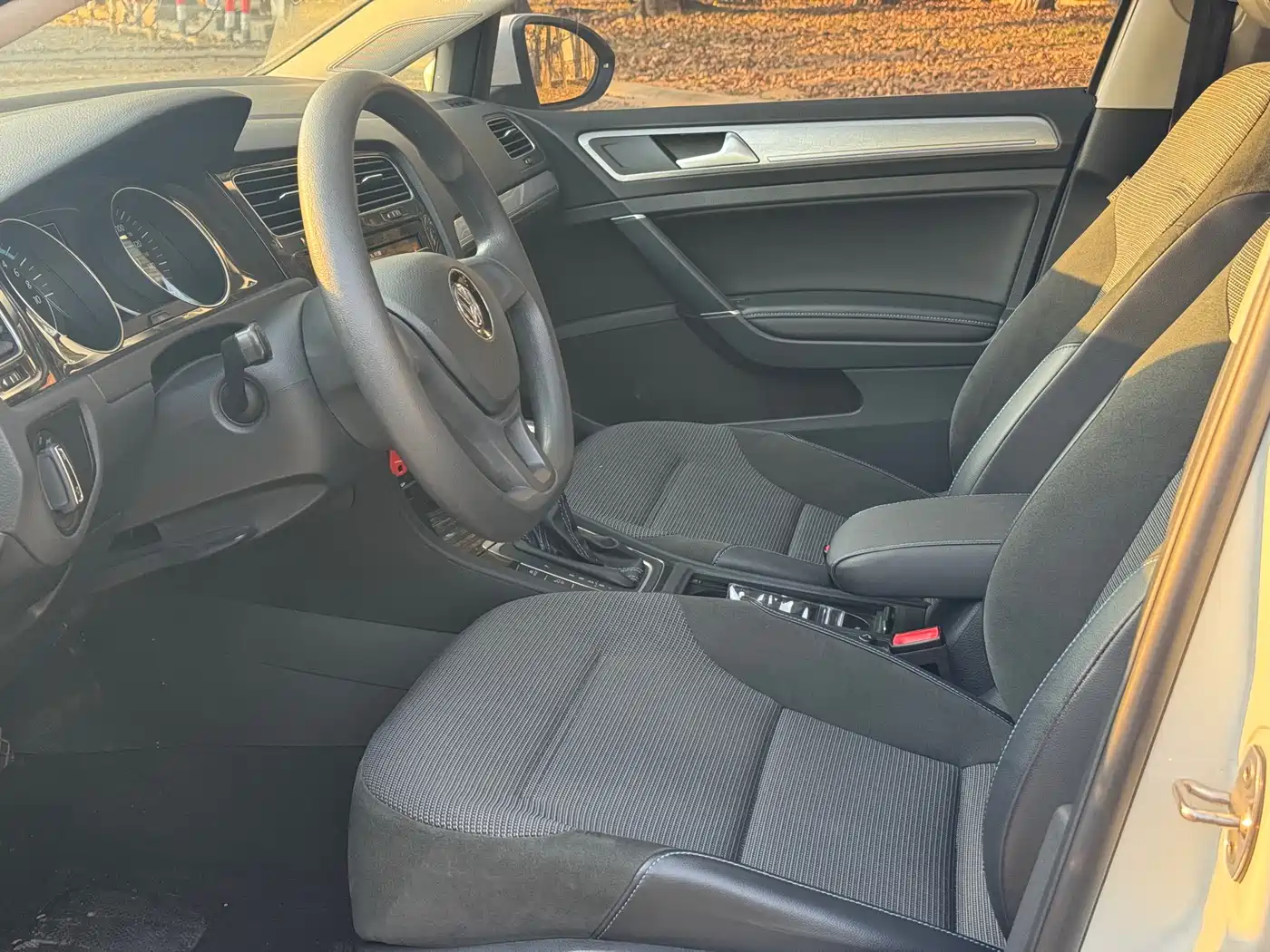 VOLKSWAGEN GOLF*PURE ELECTRICITY