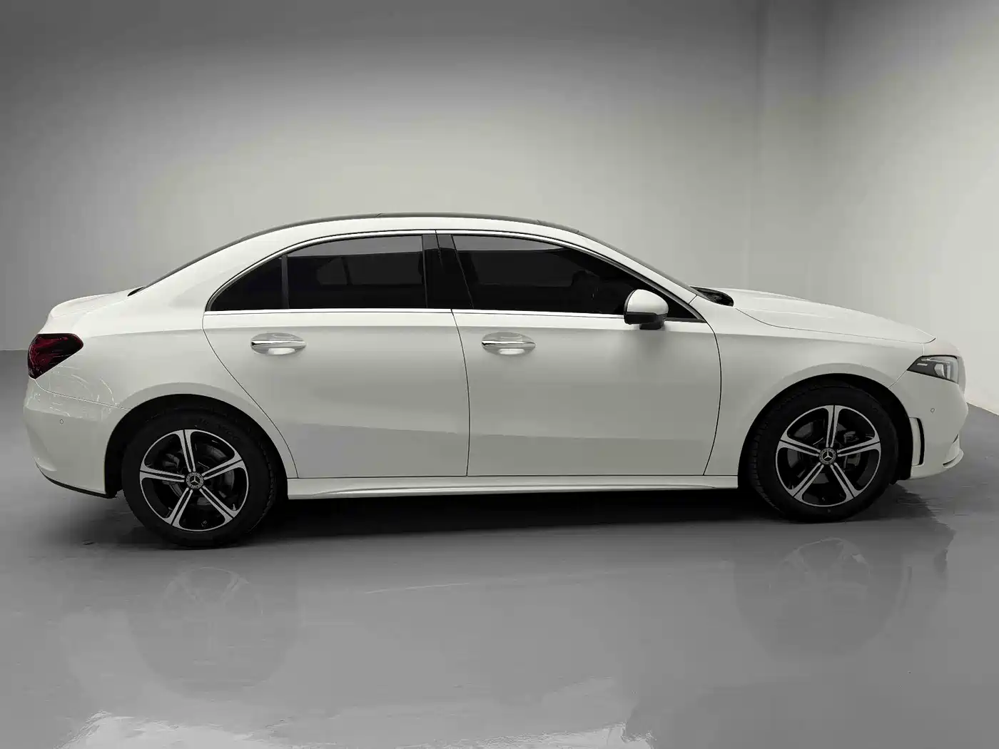 Mercedes-Benz A-Class 2022 Facelift III A 200 L Sport Sedan Fashion фото 6