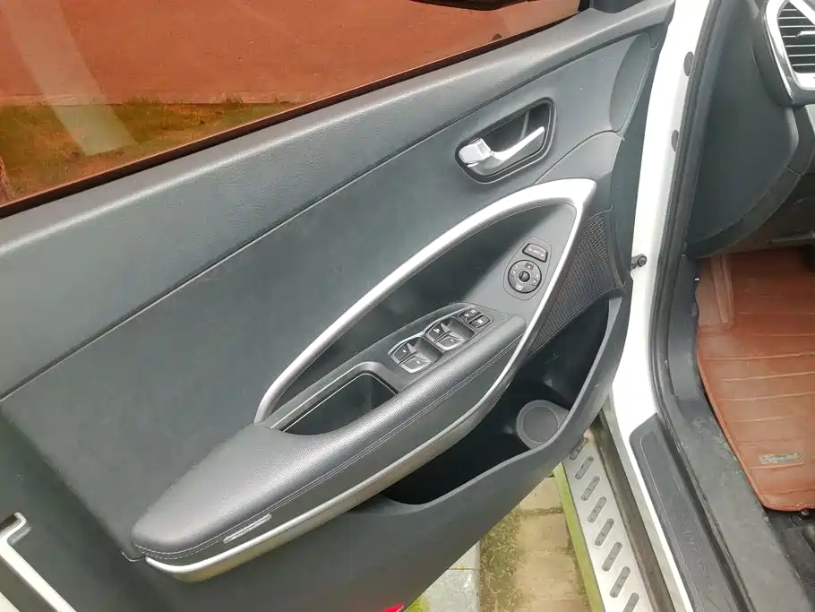 Hyundai Santa Fe 2013 2013 Model 2.4L Automatic 2WD Smart
