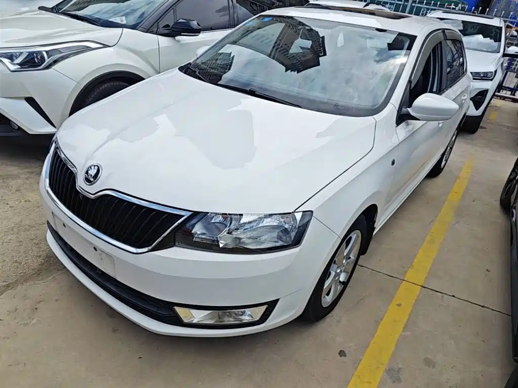 Škoda Skoda Rapid Spaceback 2016 Facelift 1.6L Automatic Innovation Edition фото 2