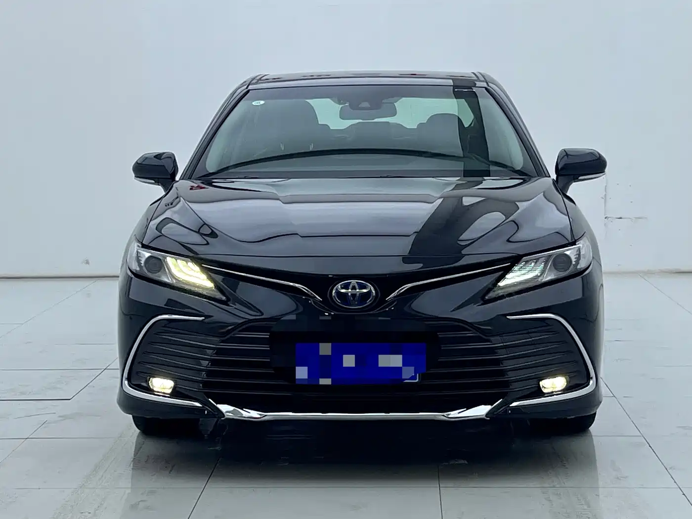 Toyota Camry 2023 Hybrid 2.5HG Luxury Edition фото 3