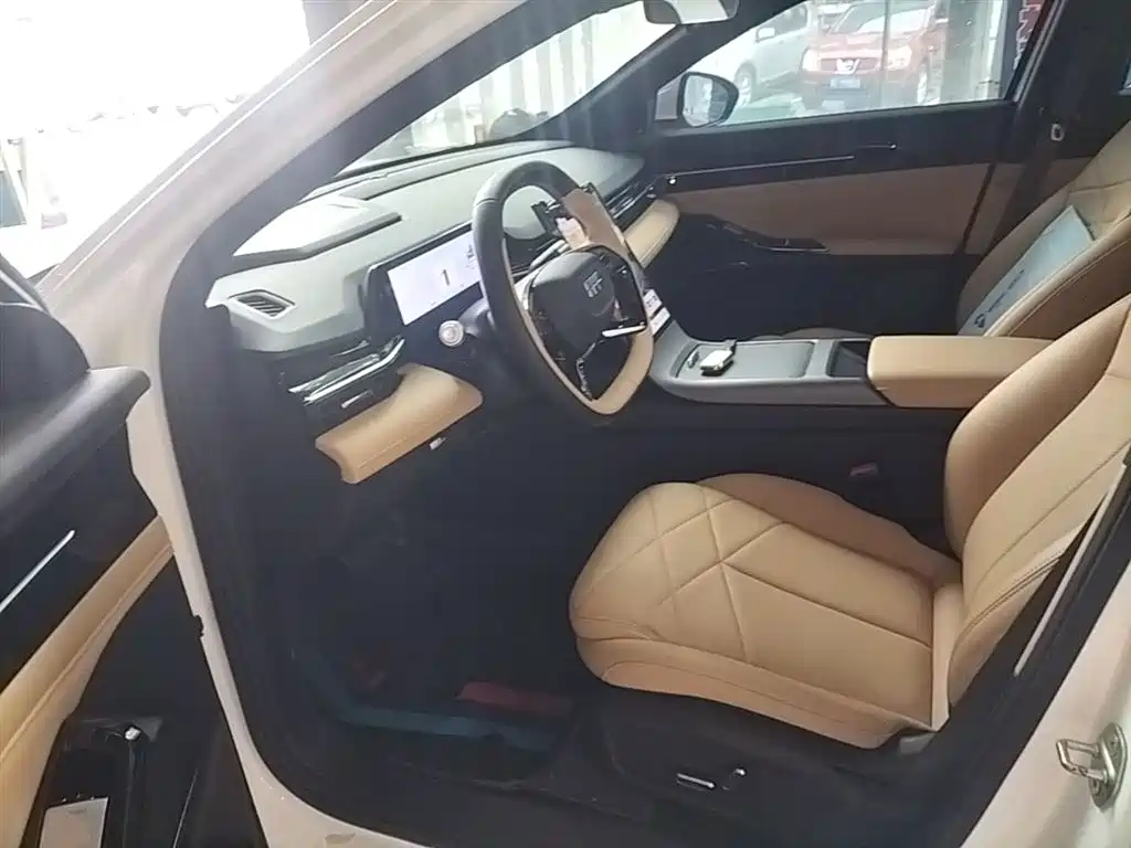 Geely Galaxy Galaxy L6 2024 125km PLUS Soaring Dragon Edition фото 15